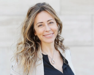 Administración - Gerente División Riesgos - María Mercedes Mora