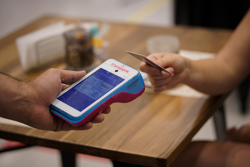 Reporte ubica a Transbank entre los 50 mejores adquirentes del mundo